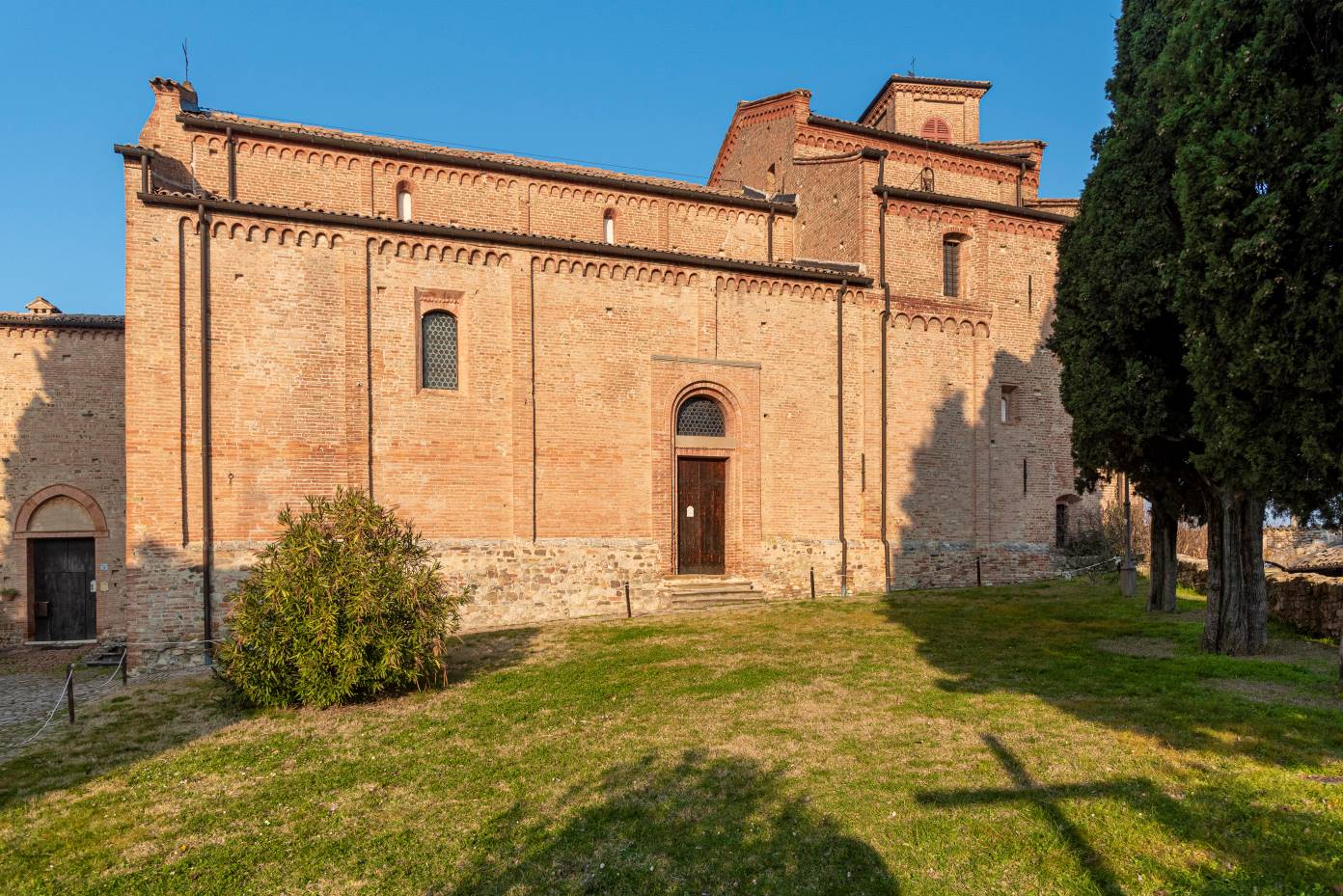 Parco Abbazia di Monteveglio hiking trail — Bologna hills Apennines