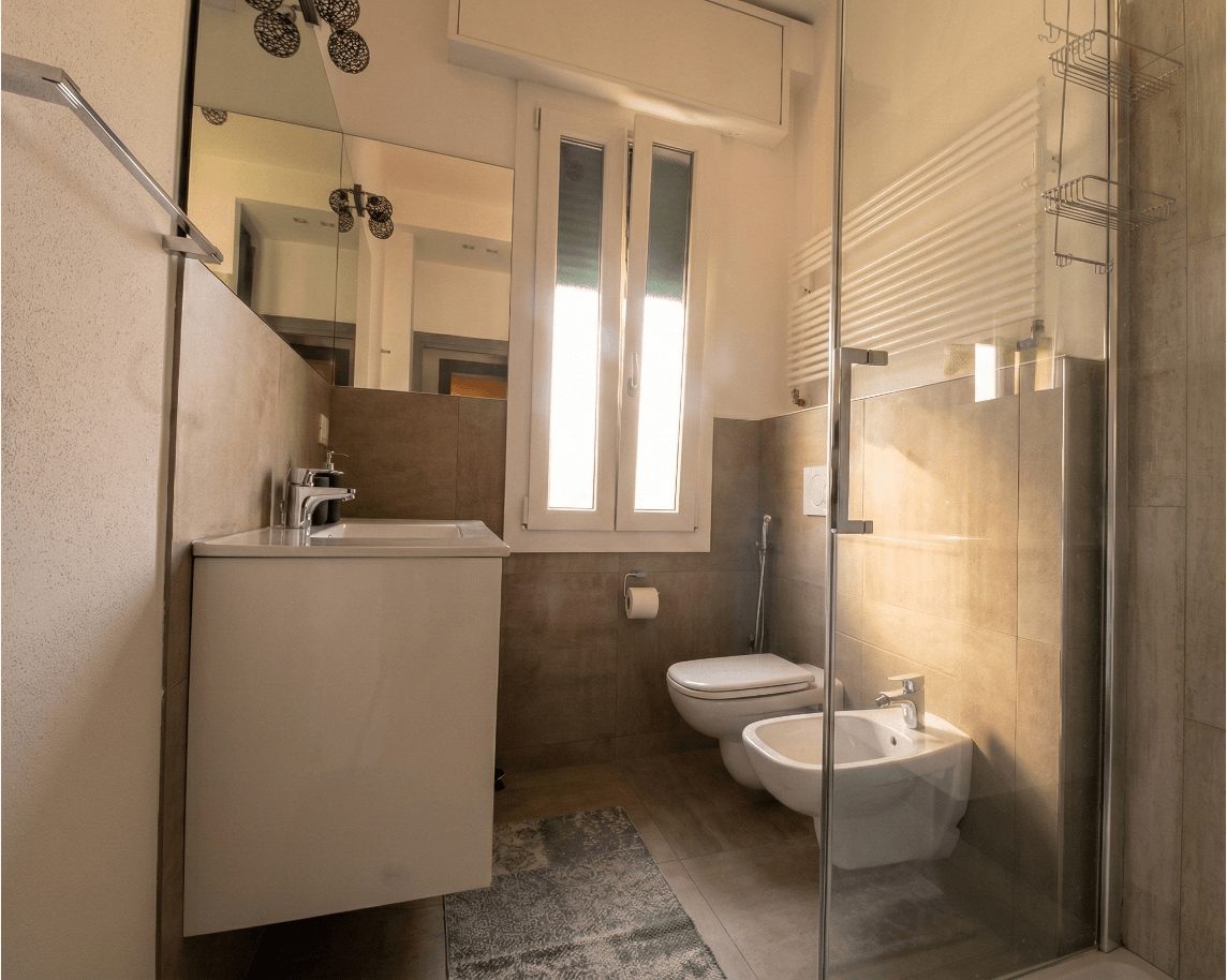 Apartment 01 en-suite bathroom